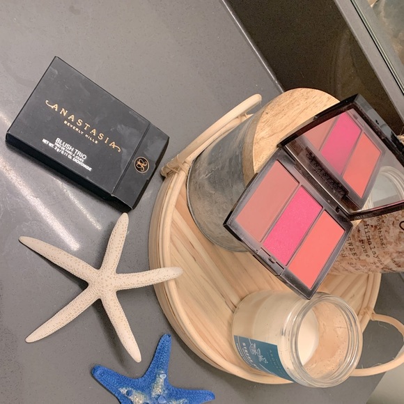 Pool Party Trio Blush with Box 💗 - Picture 10 of 12